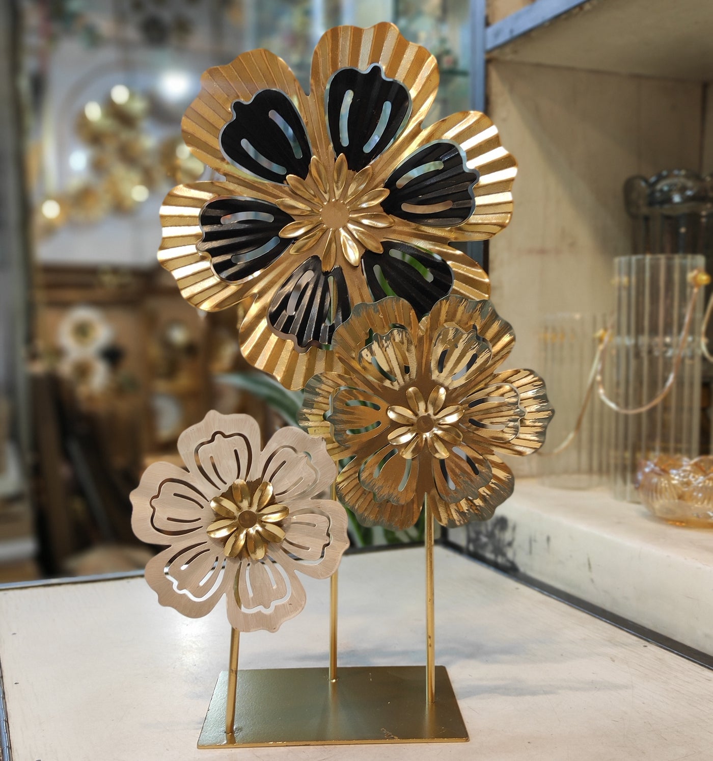 Black & White Floral Metal Table Décor – 13 x 9 Inches