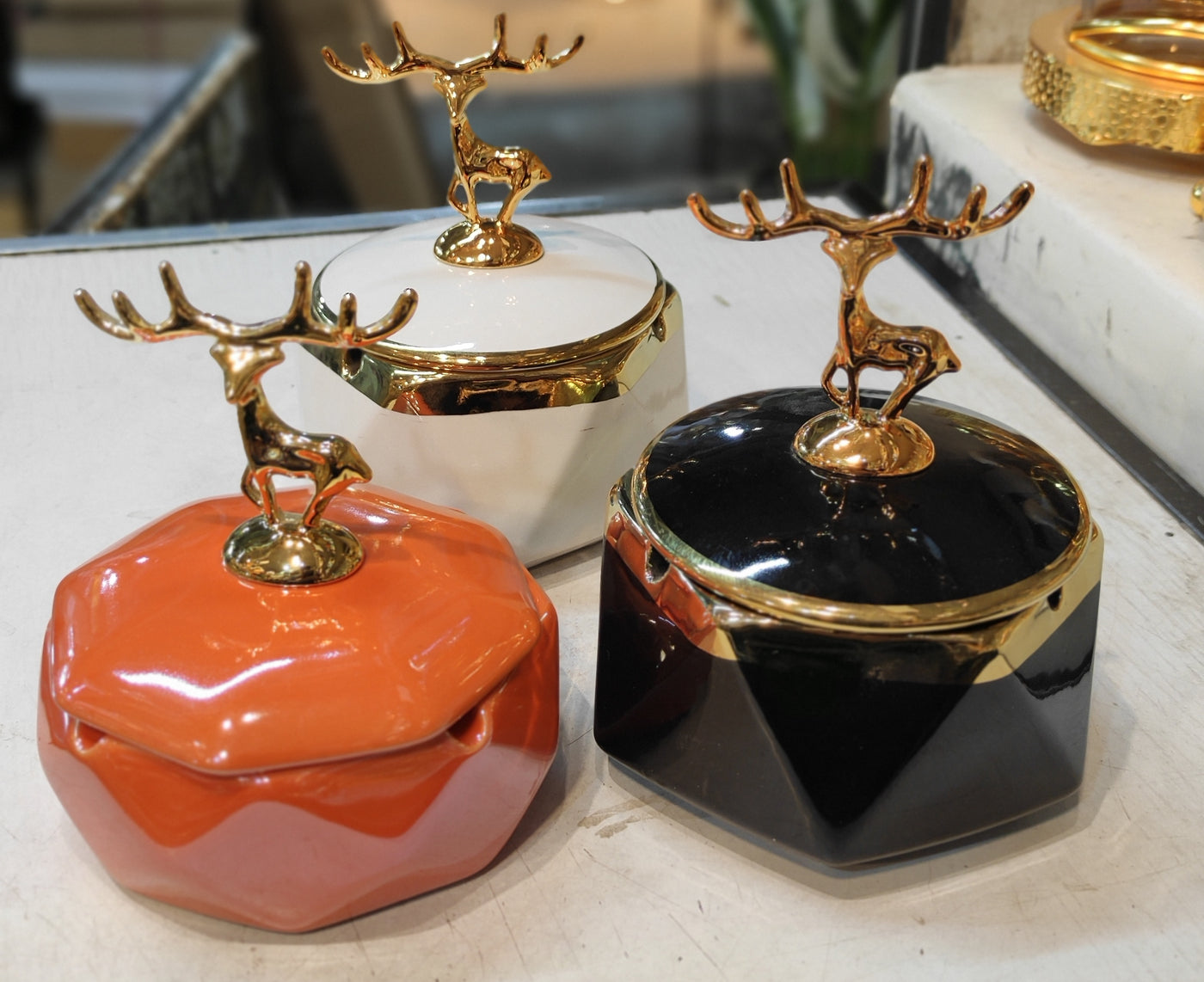 Luxury Ceramic Ashtray with Golden Deer Lid – Modern Decorative Piece