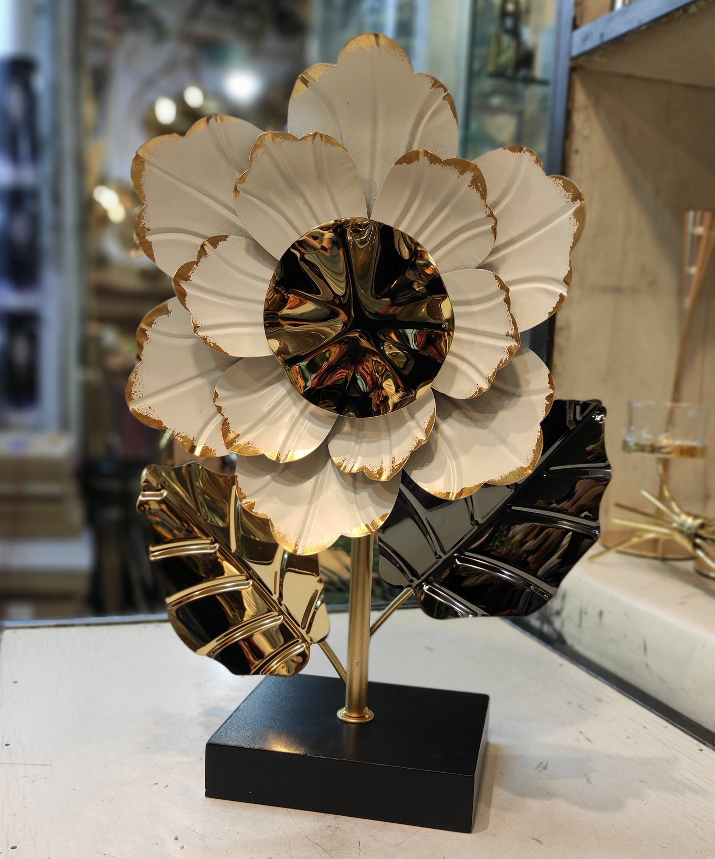 Golden & White Metal Flower Table Décor – Modern Home Accent Piece
