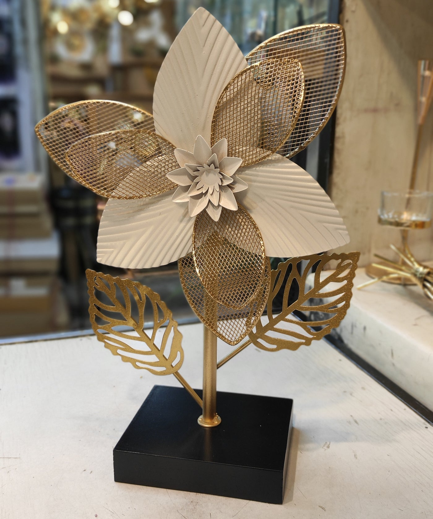 Golden & White Metal Flower Table Décor – Modern Home Accent Piece
