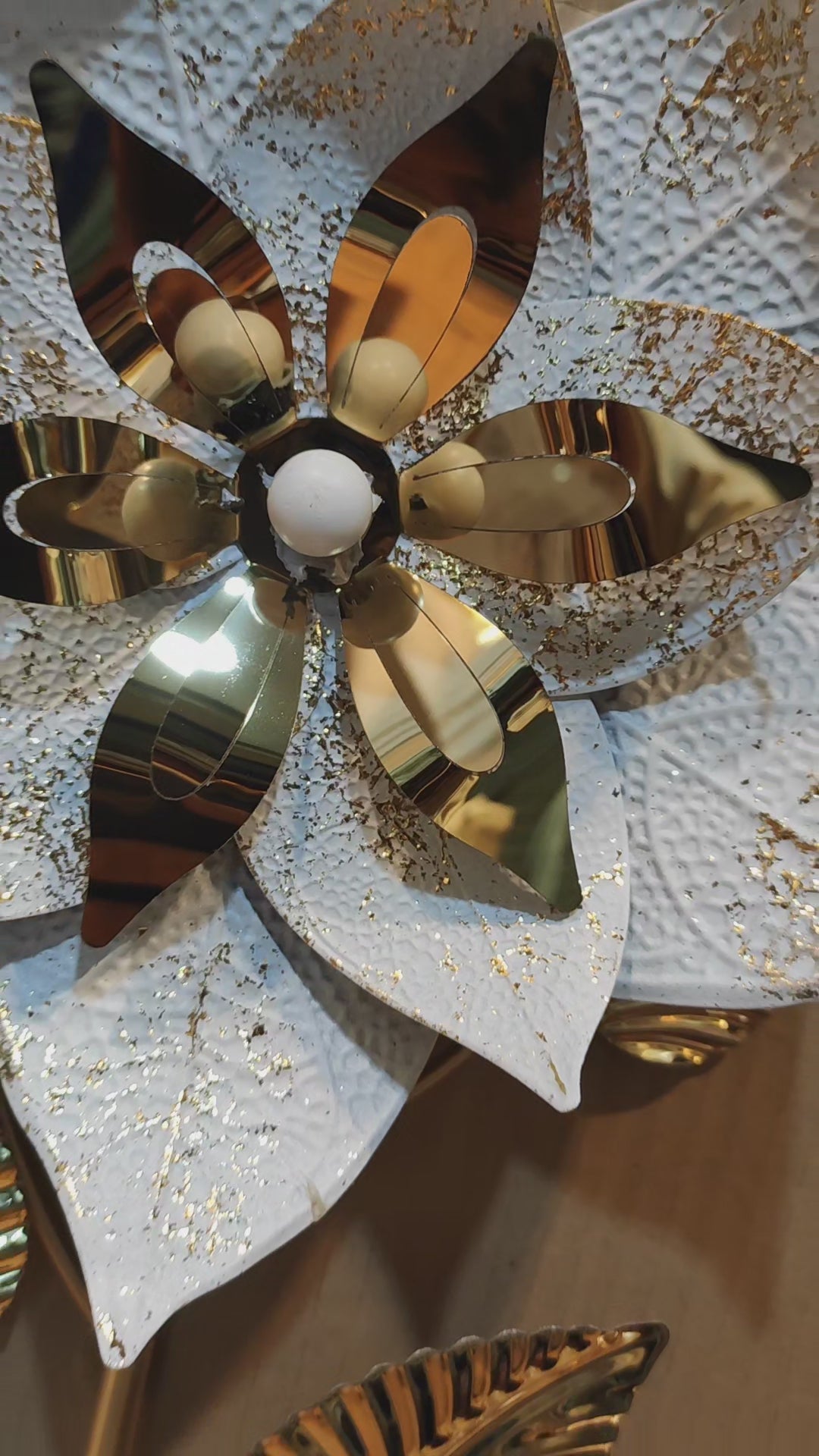 Luxury Metal Flower & Leaf Wall Art – Golden Decorative Wall Hanging