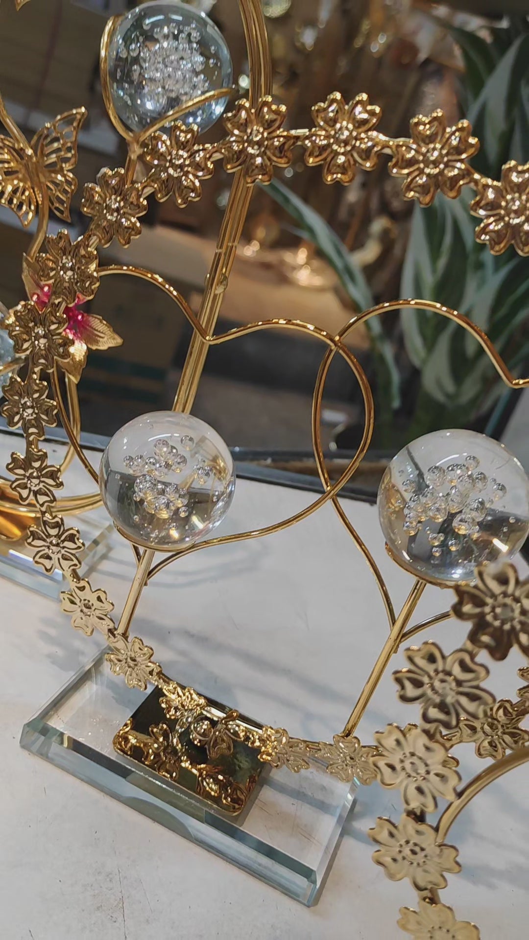 🦋 Golden Butterfly Crystal Globe Decoration