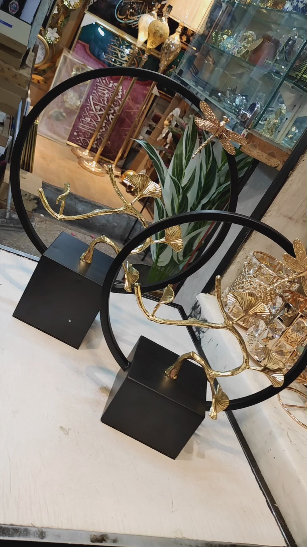 Golden Dragonfly & Ginkgo Leaf Tabletop Sculpture – Modern Luxury Home Decor