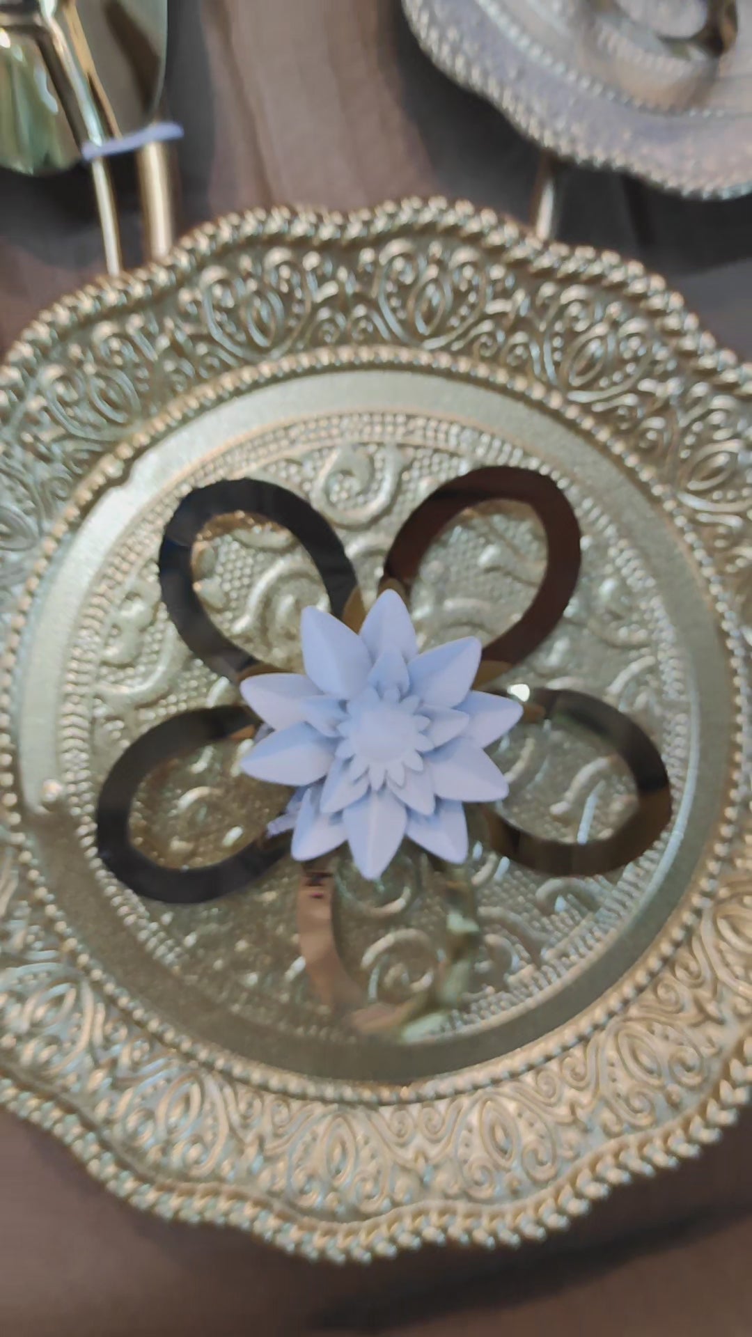 Luxury Metal Wall Clock With Decorative Floral Plates & Leaves – Golden Multi-Piece Wall Art ( size, 39 by 20 inches )